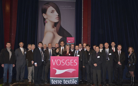 25-entrepreneurs-posent-pour-lancer-le-label-vosges-terre-textile