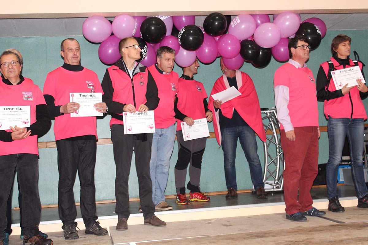Certains chefs d’entreprise ont reçu un diplôme pour honorer l’engagement de leurs salariés dans la Journée de mobilisation Vosges terre textile