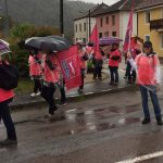 Les marcheurs du label Vosges terre textile arrivent à Saint-Amé