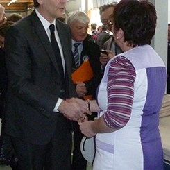 arnaud-montebourg-felicite-linitiative-vosges-terre-textile-fevrier-2014-24