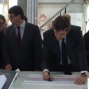 arnaud-montebourg-felicite-linitiative-vosges-terre-textile-fevrier-2014-27